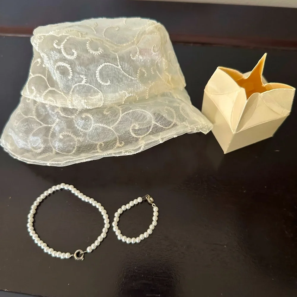 Retired American Girl White Lace Garden Hat with Pearl Necklace & Bracelet VGUC